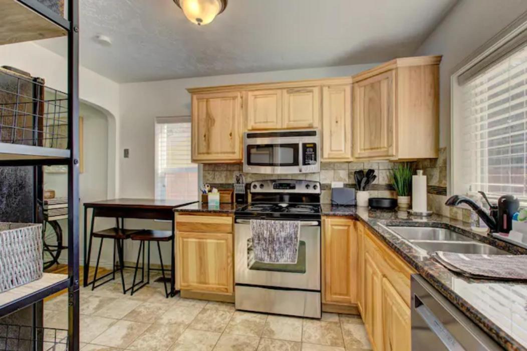 Home Sweet Idahome, Feels Like Home With All The Decor You Wish You Could Afford King Bed In Master, Fully Fenced Dog Friendly Yard, A Few Blocks From Bsu And Downtown Boise, Your Perfect Stay! Kültér fotó