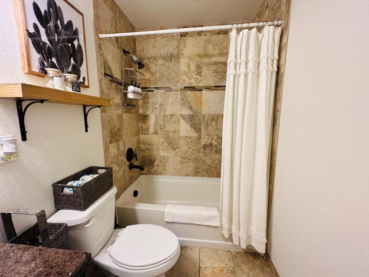 Home Sweet Idahome, Feels Like Home With All The Decor You Wish You Could Afford King Bed In Master, Fully Fenced Dog Friendly Yard, A Few Blocks From Bsu And Downtown Boise, Your Perfect Stay! Kültér fotó